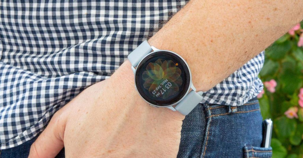 شماره 3 از لیست بهترین ساعت های هوشمند سامسونگ: Samsung Galaxy Watch Active 2
