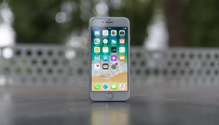 آیفون iPhone 8