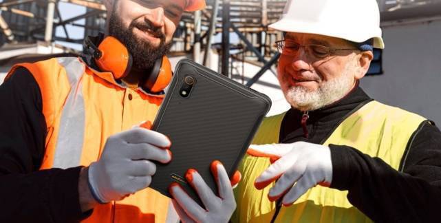 محکم و بادوام بودن تبلت یولفون Armor Pad Lite برای کاربریهای متنوع