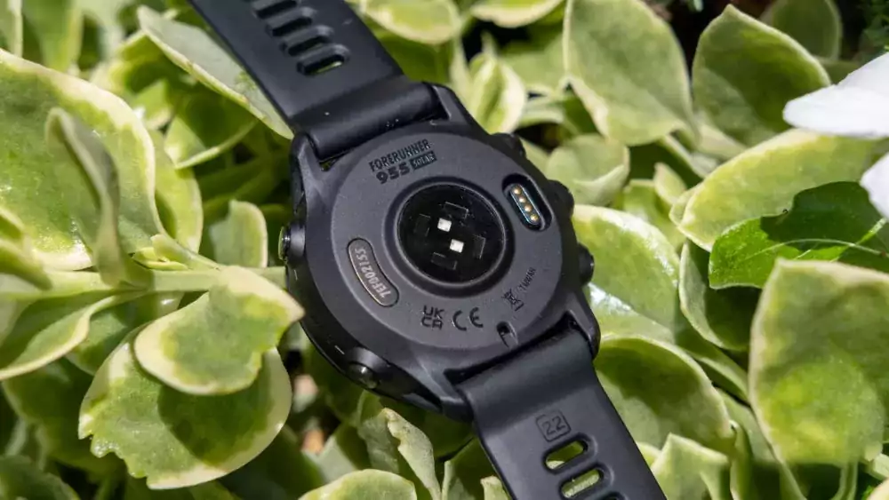 طراحی بدنه اسمارت واچ garmin forerunner 955